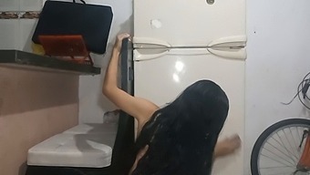 Amateur Stepsister Gives Sloppy Blowjob In The Kitchen