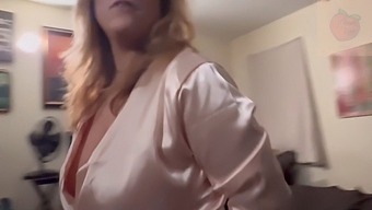 La Figlia Di Papà Ha Una Richiesta Speciale Per La Sua Matrigna.